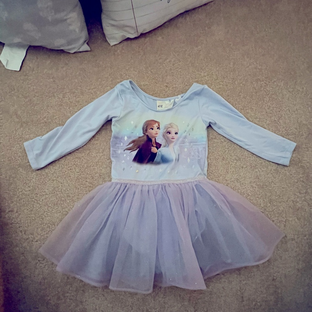 Little girl dance outfit. Frozen. Size 4-6 H&M.